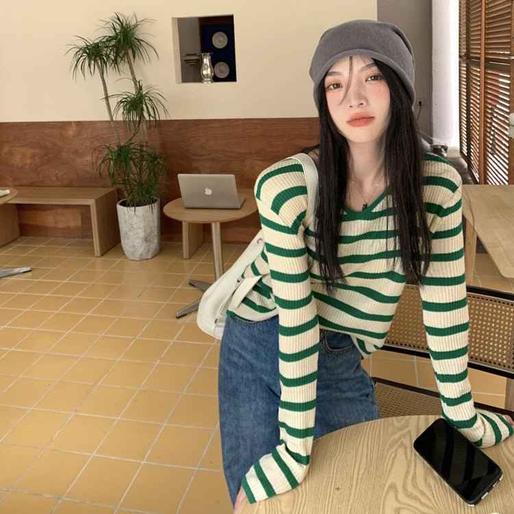 Womens V-neck Striped Knit Top With Long Sleeves